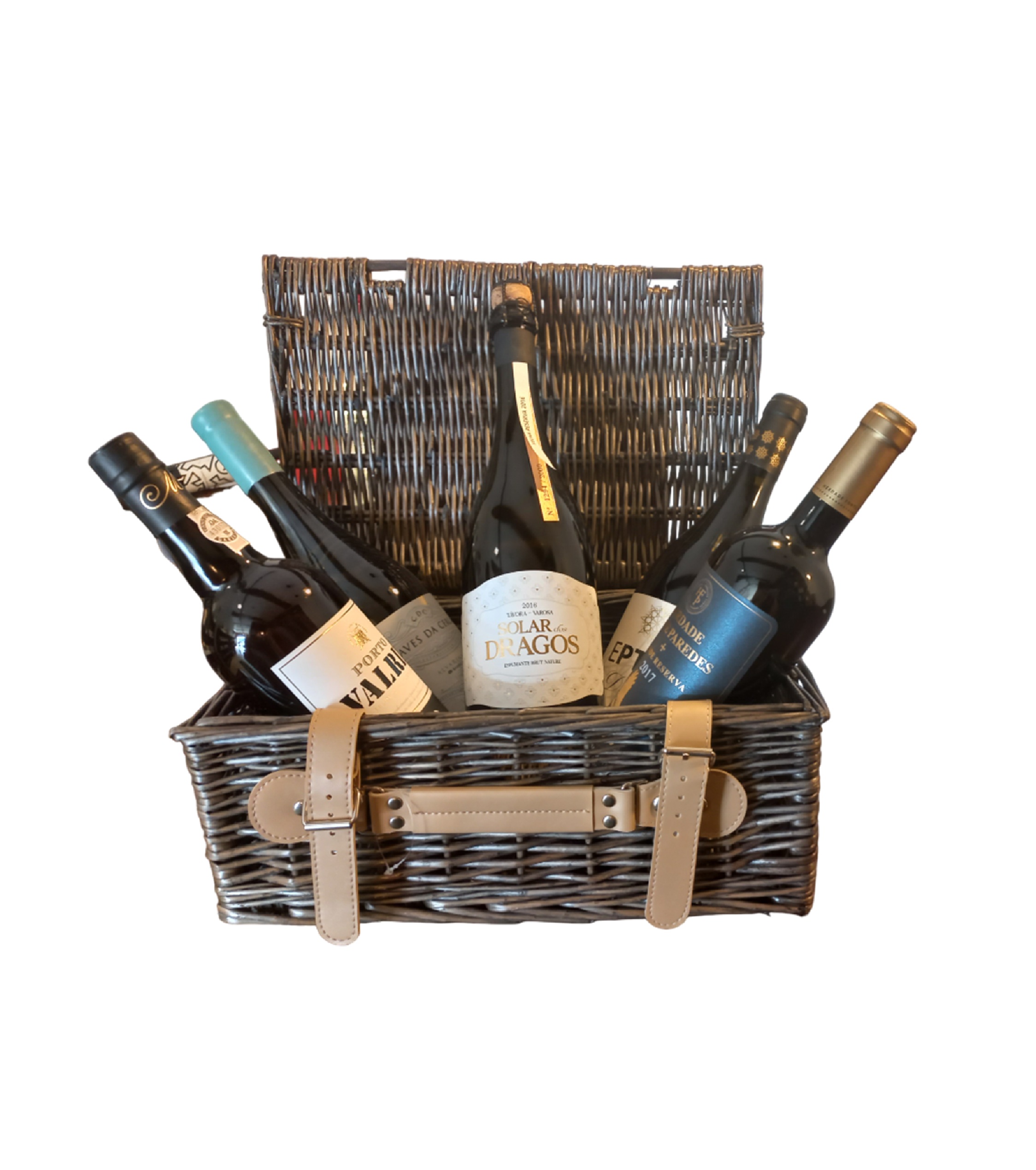 cabaz-garrafas-douro-alentejo-cinho-porto-tavora-varosa--mala-em-vime-silva-sergius-garrafeira